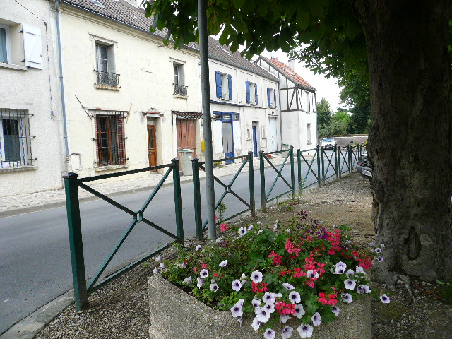 Montjay-la-Tour, Un café « presque » vrai